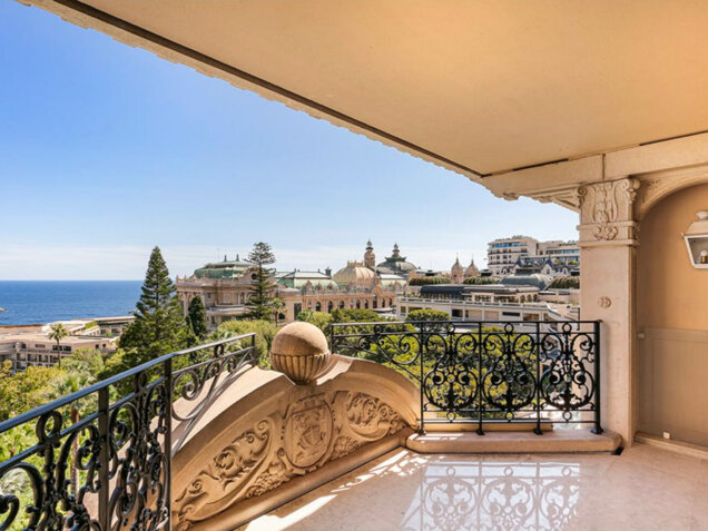 Appartement de 4 chambres luxueusement rénové à la Résidence Métropole