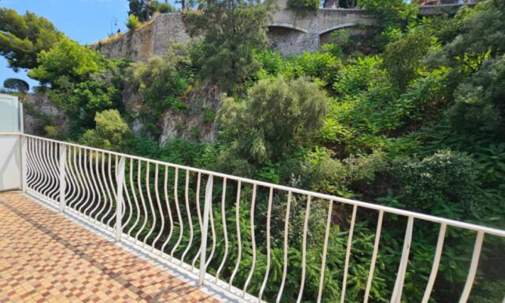 Renovated Apartment With Le Rocher Views - 2/3